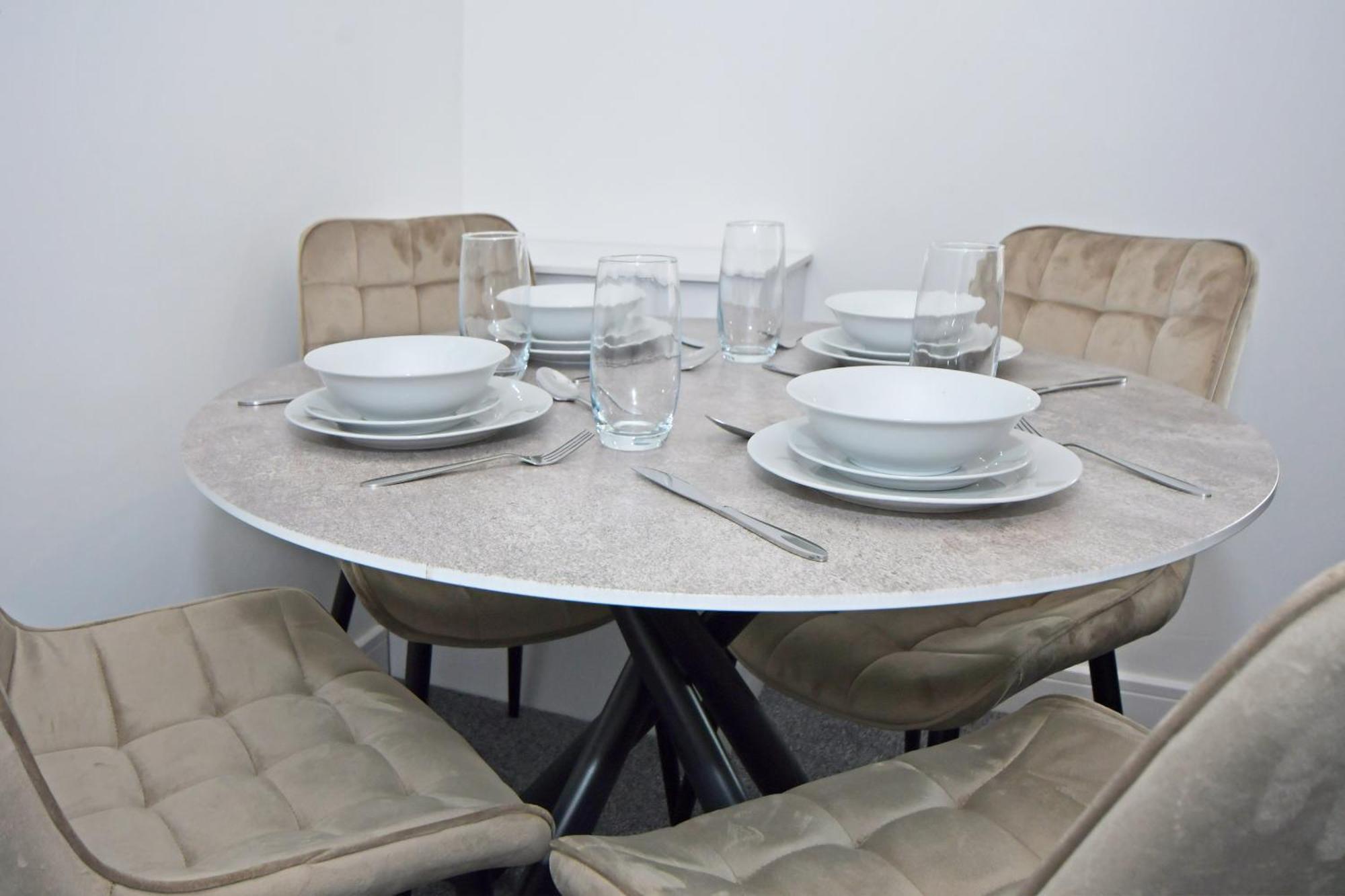 Sapphire Apartments By Yourstays - Luxury 2 Bedroom Apartments In Crewe Exterior photo