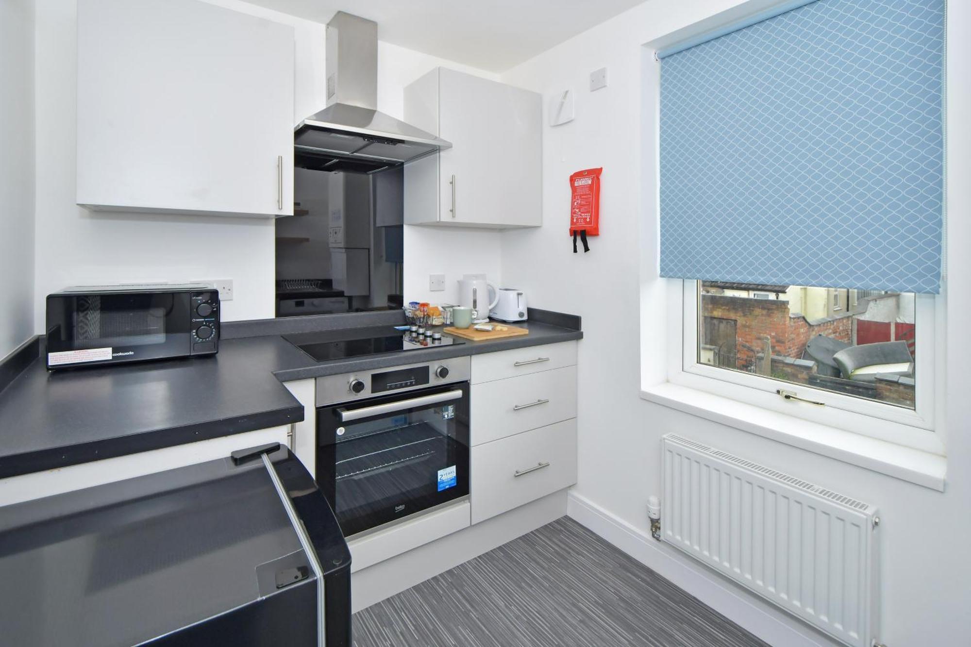 Sapphire Apartments By Yourstays - Luxury 2 Bedroom Apartments In Crewe Exterior photo