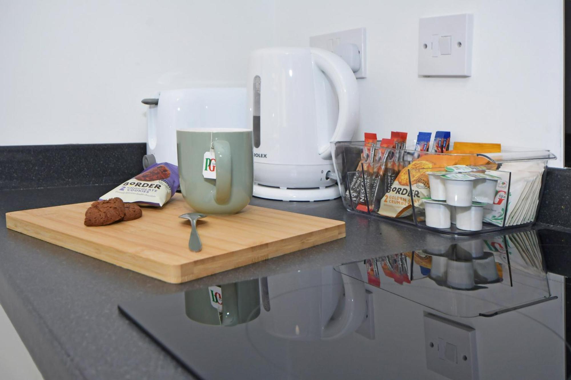 Sapphire Apartments By Yourstays - Luxury 2 Bedroom Apartments In Crewe Exterior photo