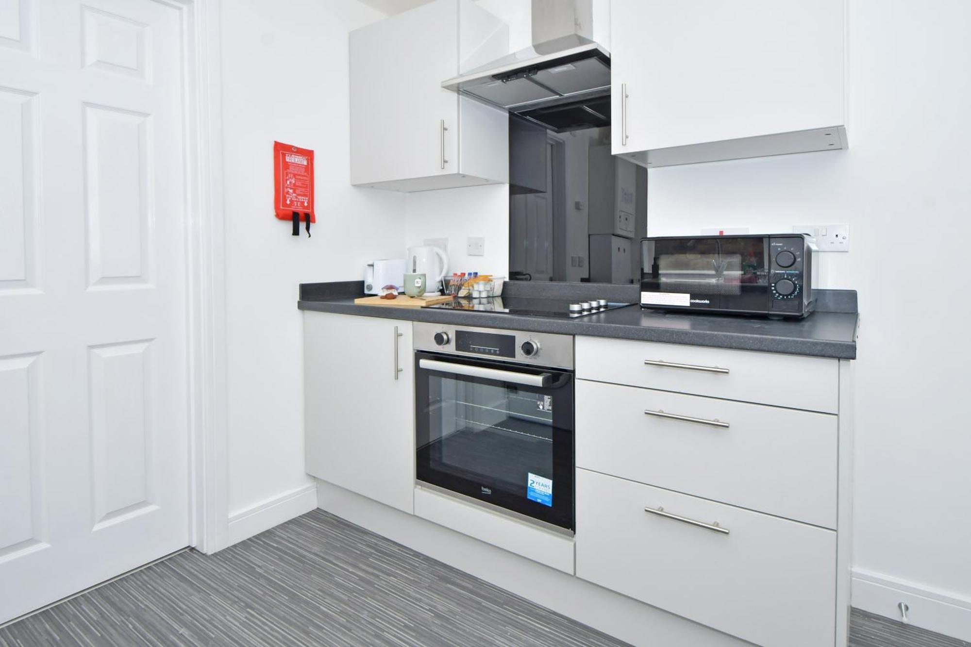 Sapphire Apartments By Yourstays - Luxury 2 Bedroom Apartments In Crewe Exterior photo