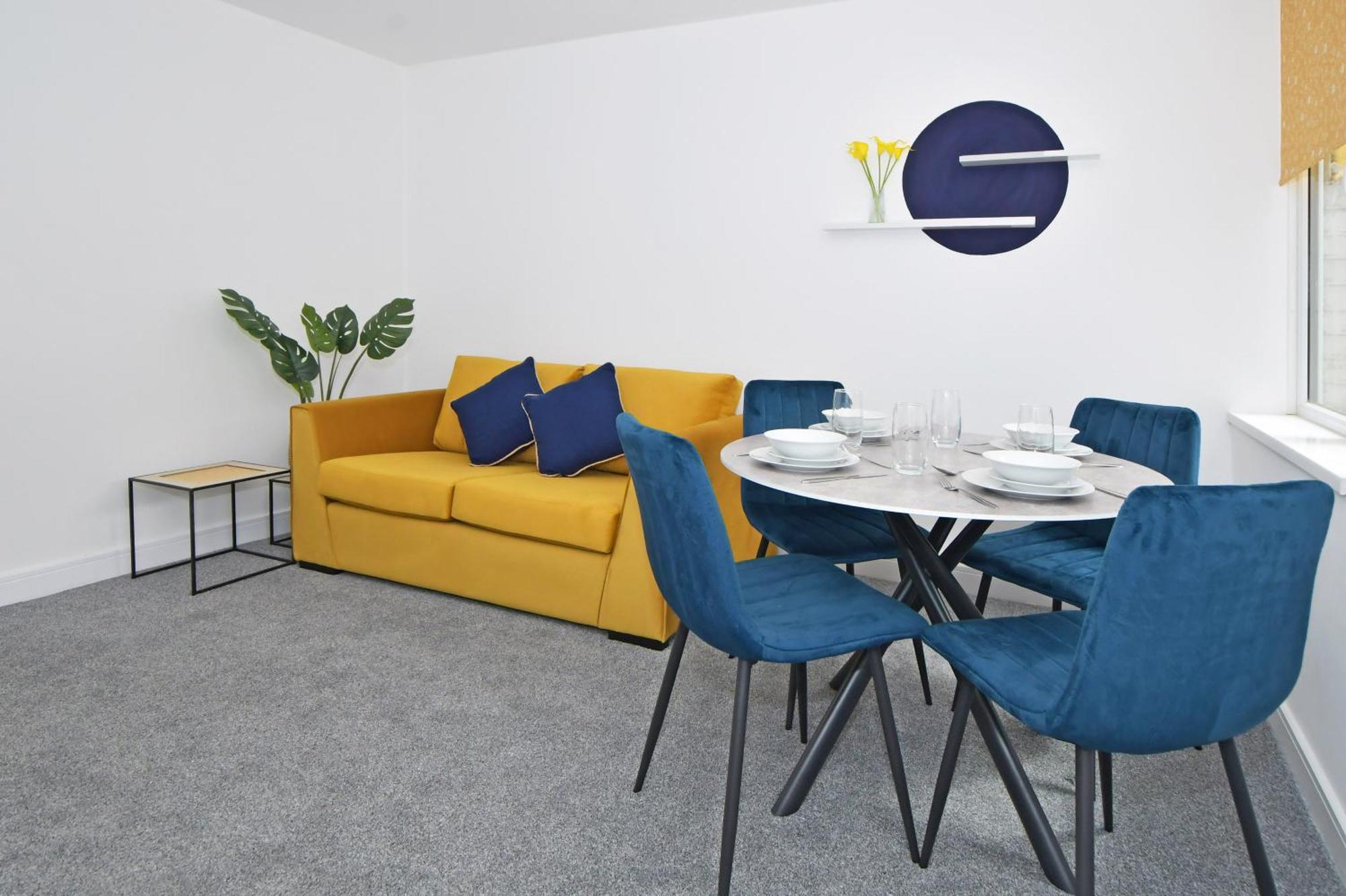 Sapphire Apartments By Yourstays - Luxury 2 Bedroom Apartments In Crewe Exterior photo